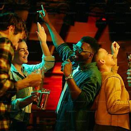 Stockfoto van mensen die samen zingen en dansen